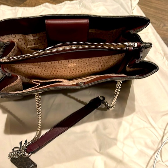 Guess lady handbag, medium size and brown in color - Picture 2 of 2